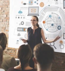 professora em sala de aula